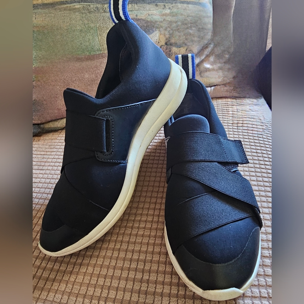 Beautiful tory sneakers
